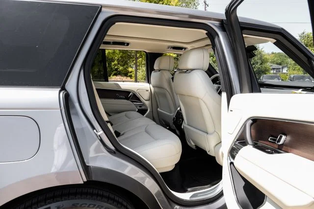 New 2026  Land Rover SE image 47