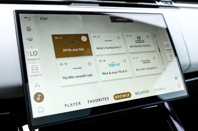 New 2026 White Land Rover Dynamic SE image 39