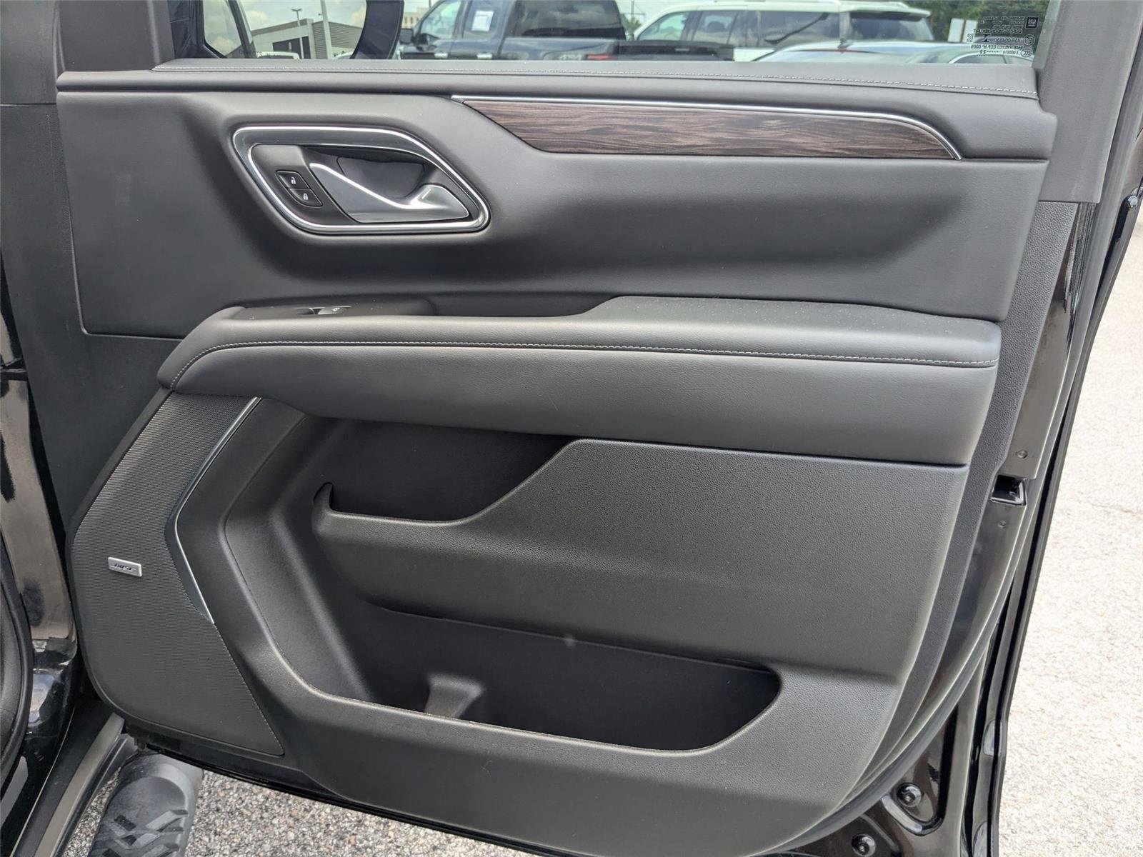Used 2022 Black Chevrolet Z71 image 29