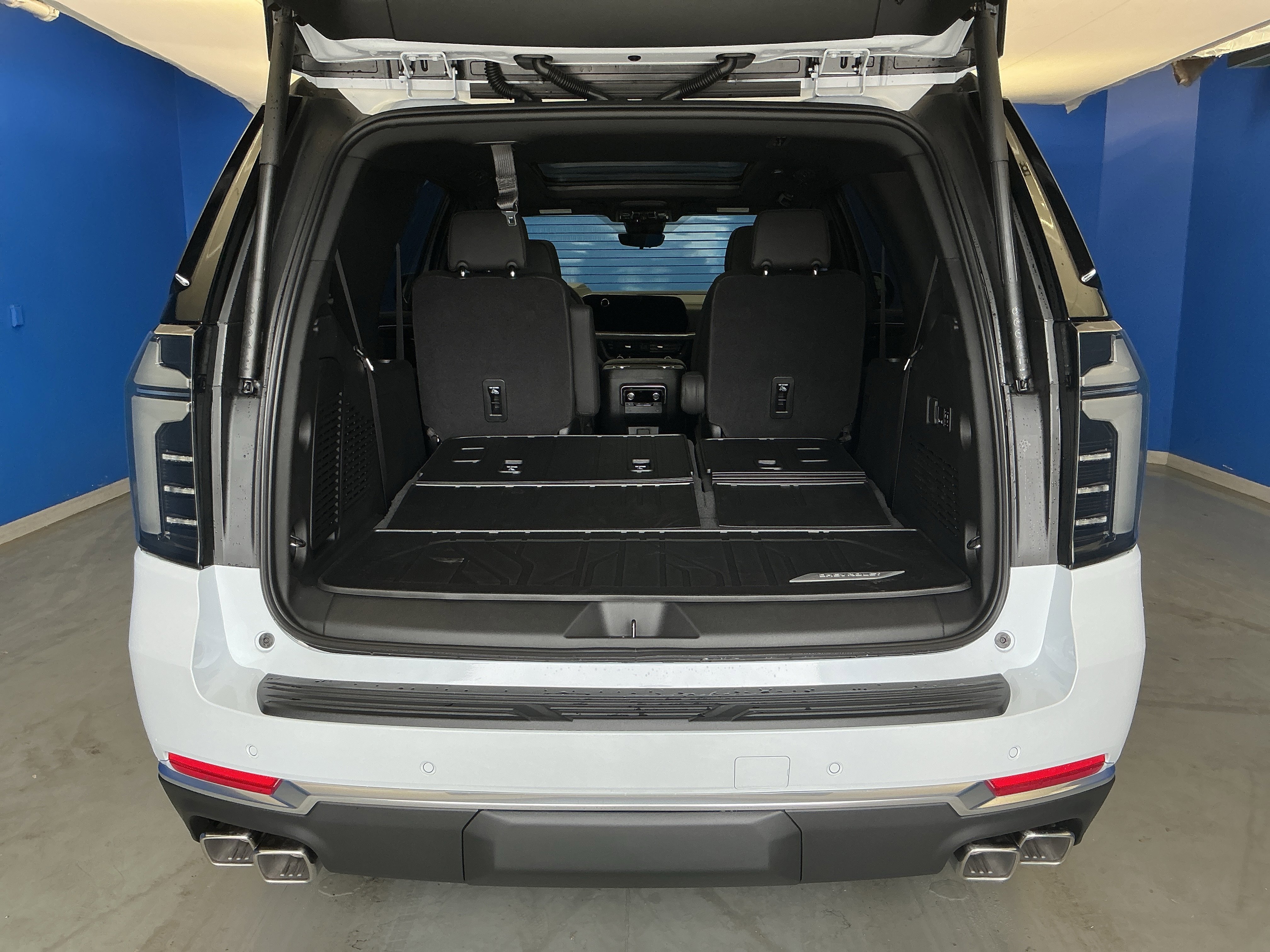 New 2026 Polar White Tricoat Chevrolet High Country image 31