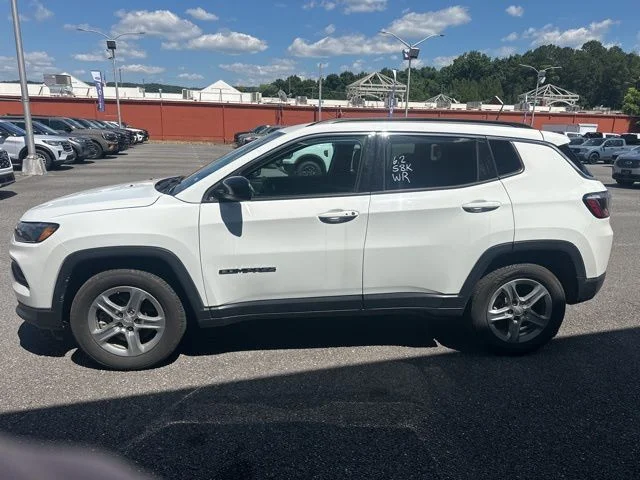 Used 2024 White Jeep Latitude image 7