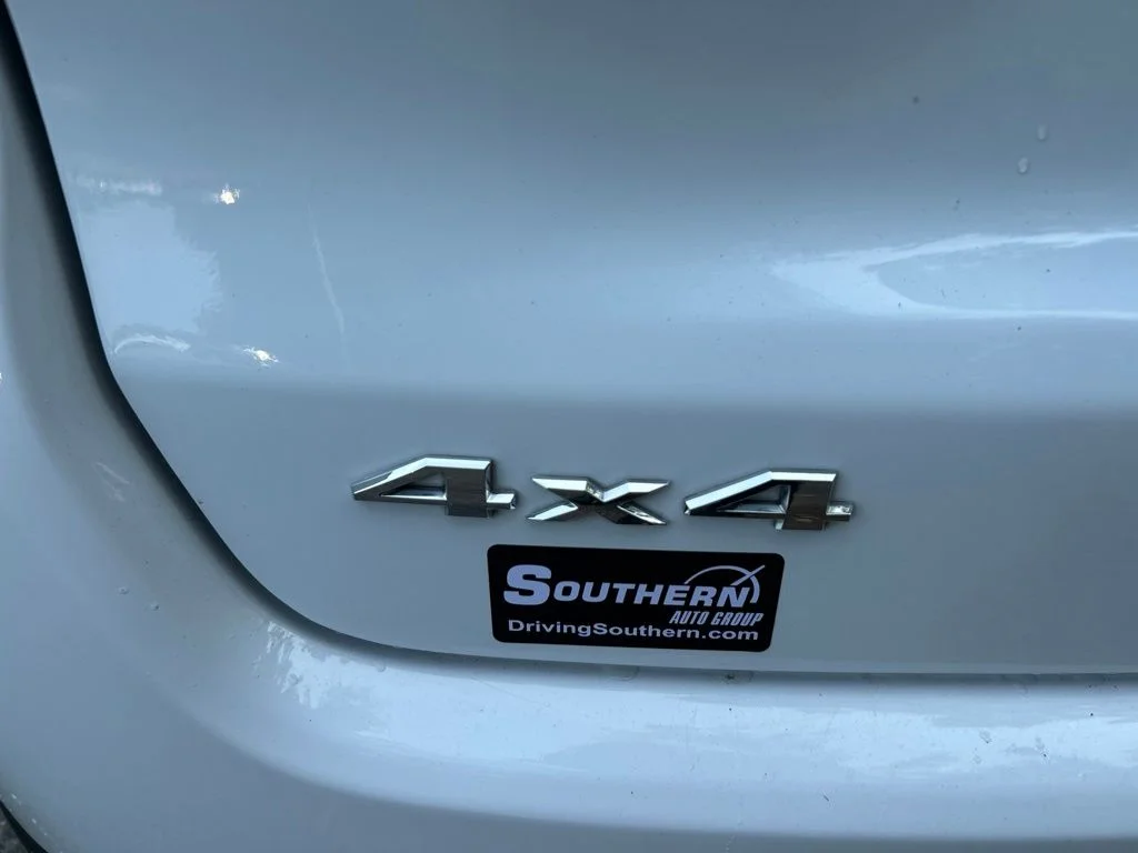 Used 2024 White Jeep Latitude image 11