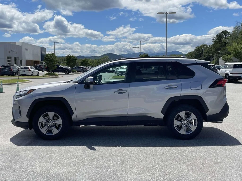 Used 2025 Silver Sky Metallic Toyota XLE image 24