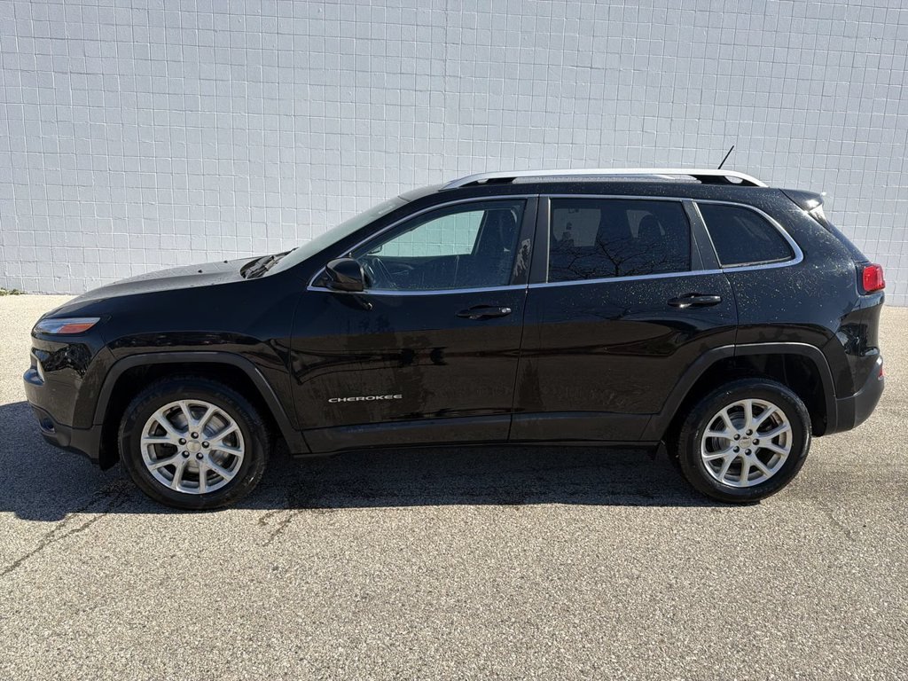 Used 2018 Black Jeep Latitude image 10