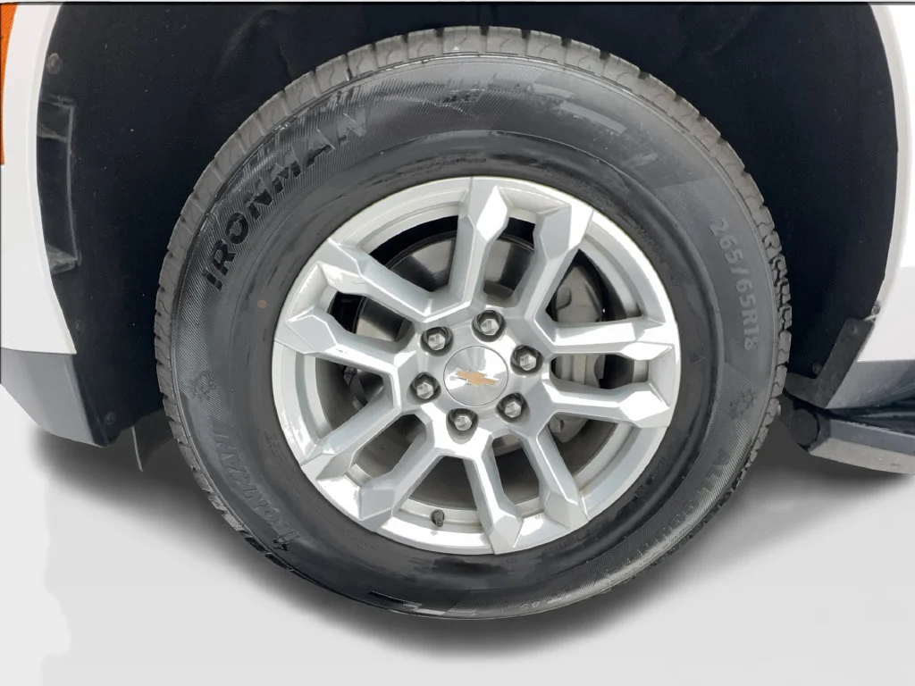 Used 2025 White Chevrolet LT image 15