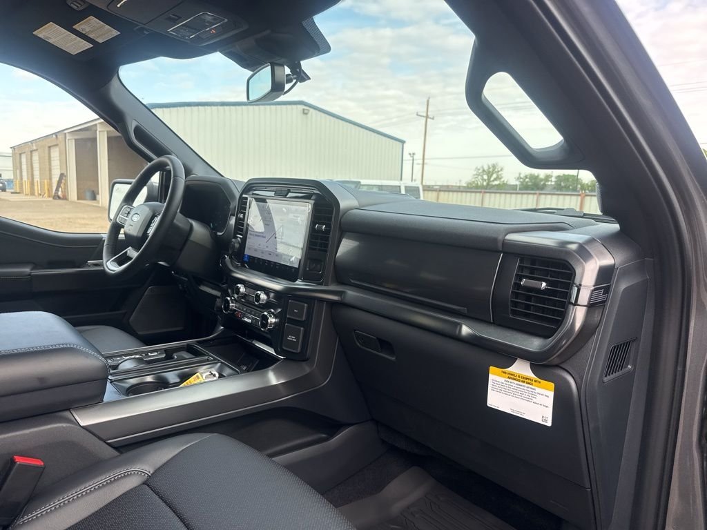 New 2026 Carbonized Gray Metallic Ford Lariat image 38