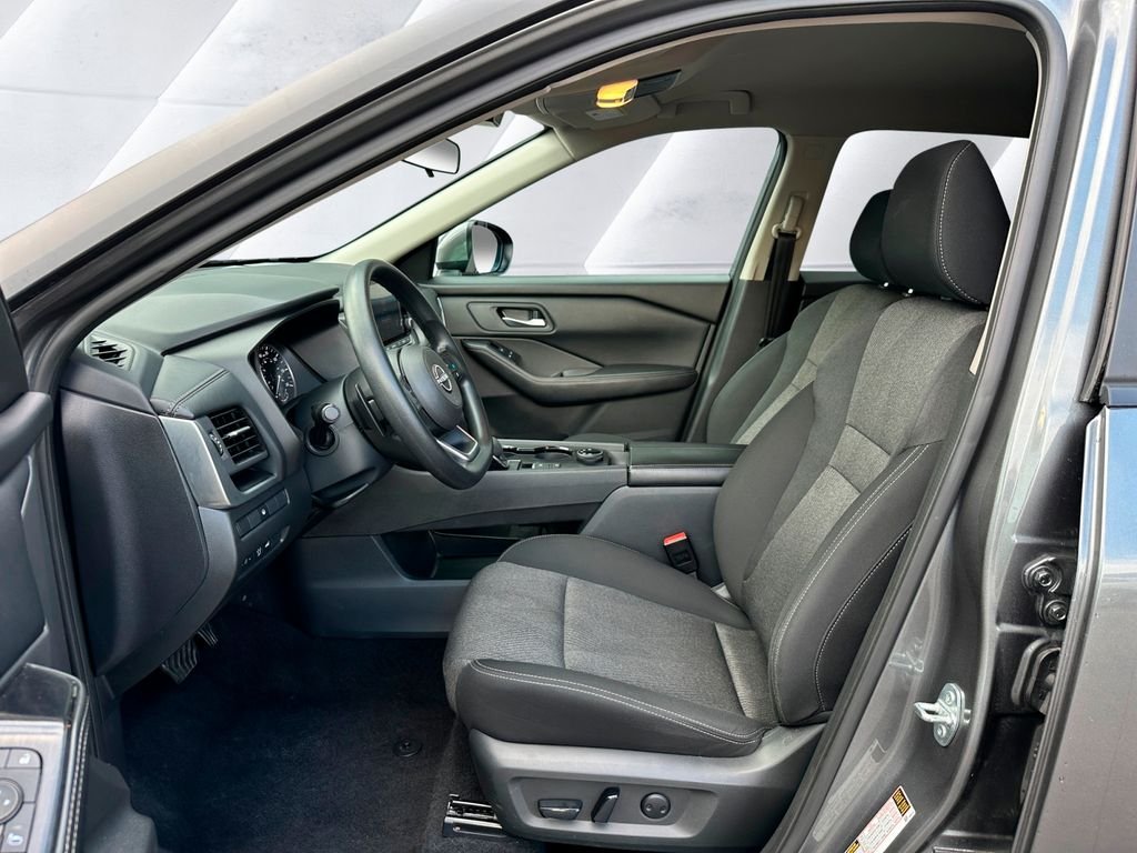 Used 2024 Gray Nissan SV image 7