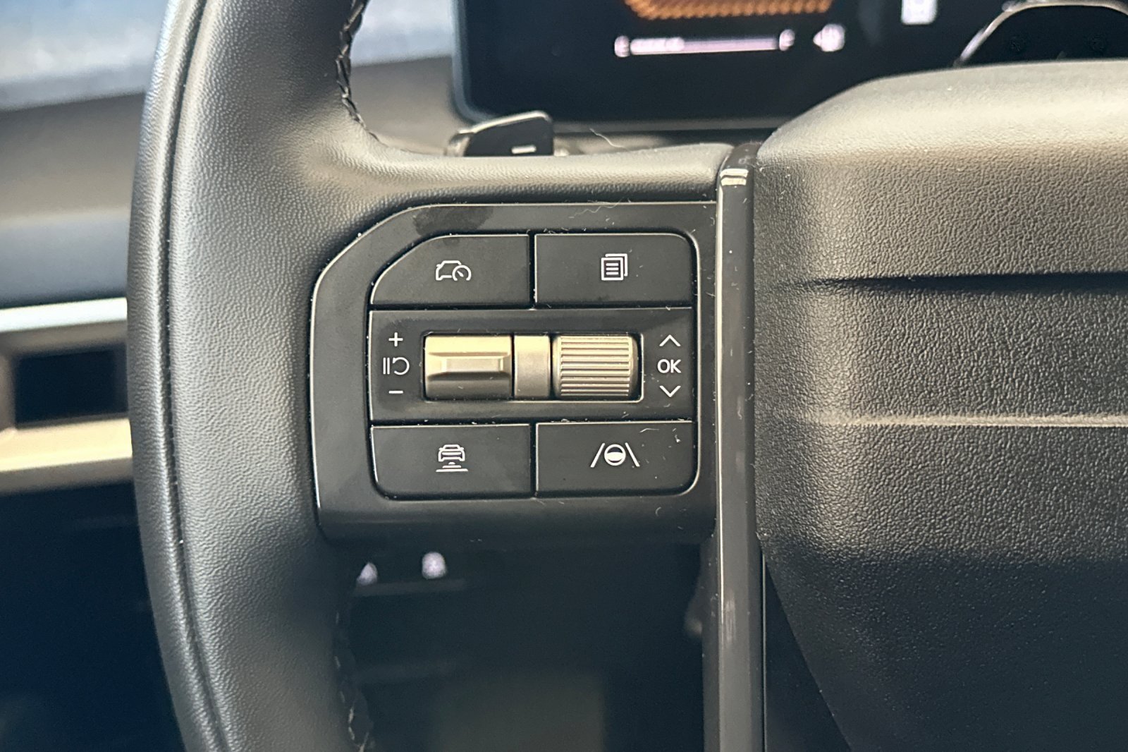 Used 2027 Black Kia S image 28