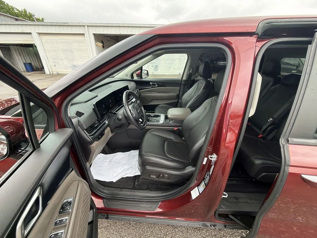 Used 2025 Red Kia LXS image 11