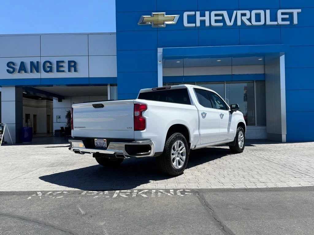 Used 2022 Summit White Chevrolet LTZ image 8