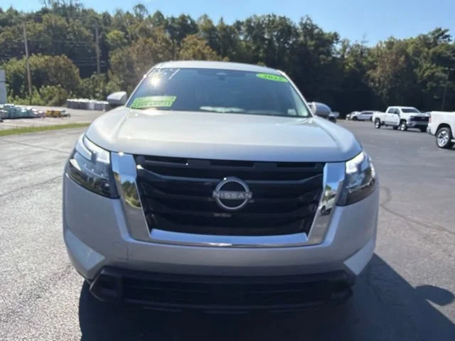 Used 2025 Silver Nissan SV image 7