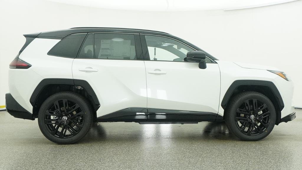 New 2026 Wind Chill Pearl with Midnight Black Metallic roof Toyota XSE image 18