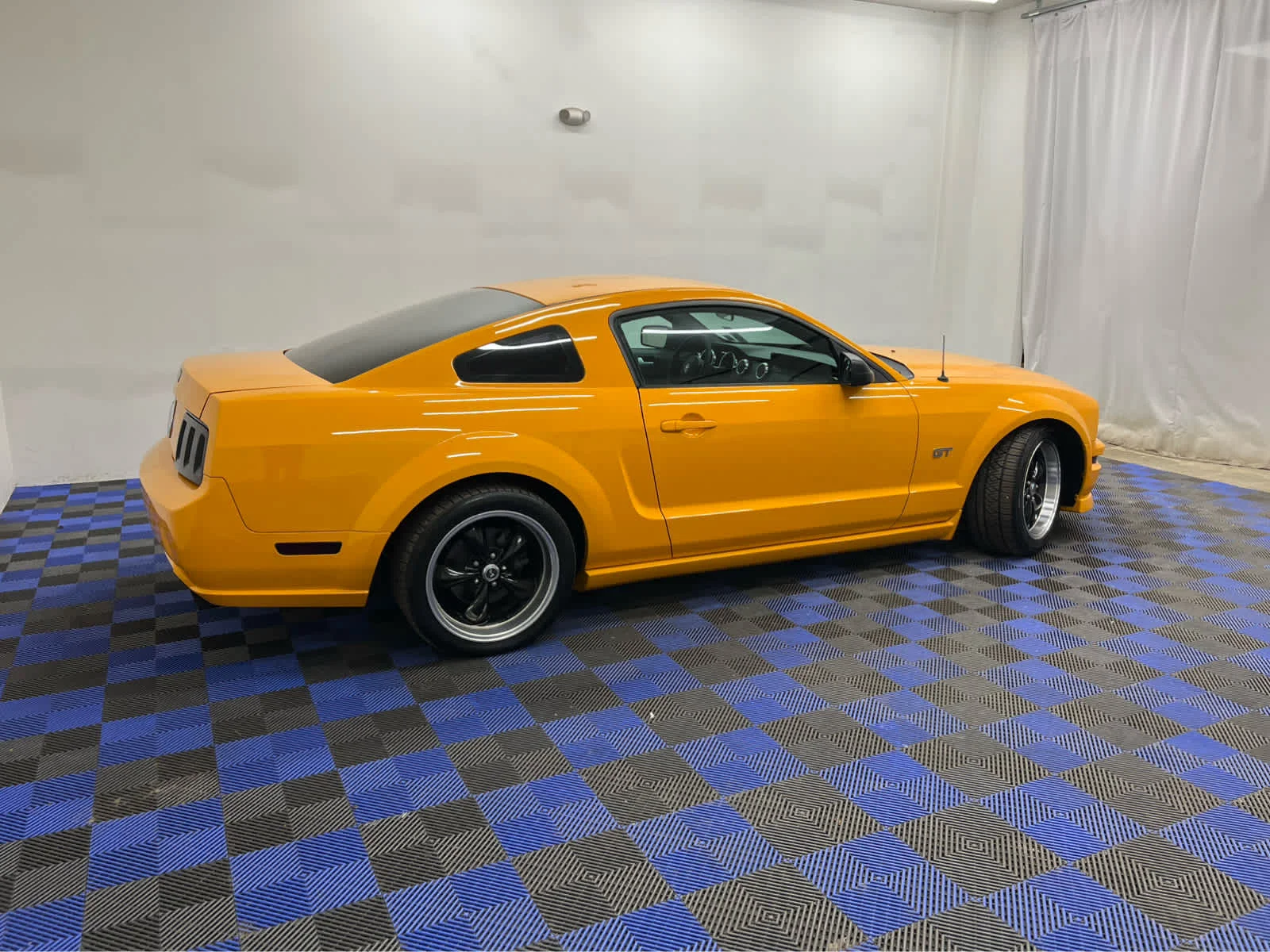 Used 2008 Grabber Orange Ford GT Premium image 10