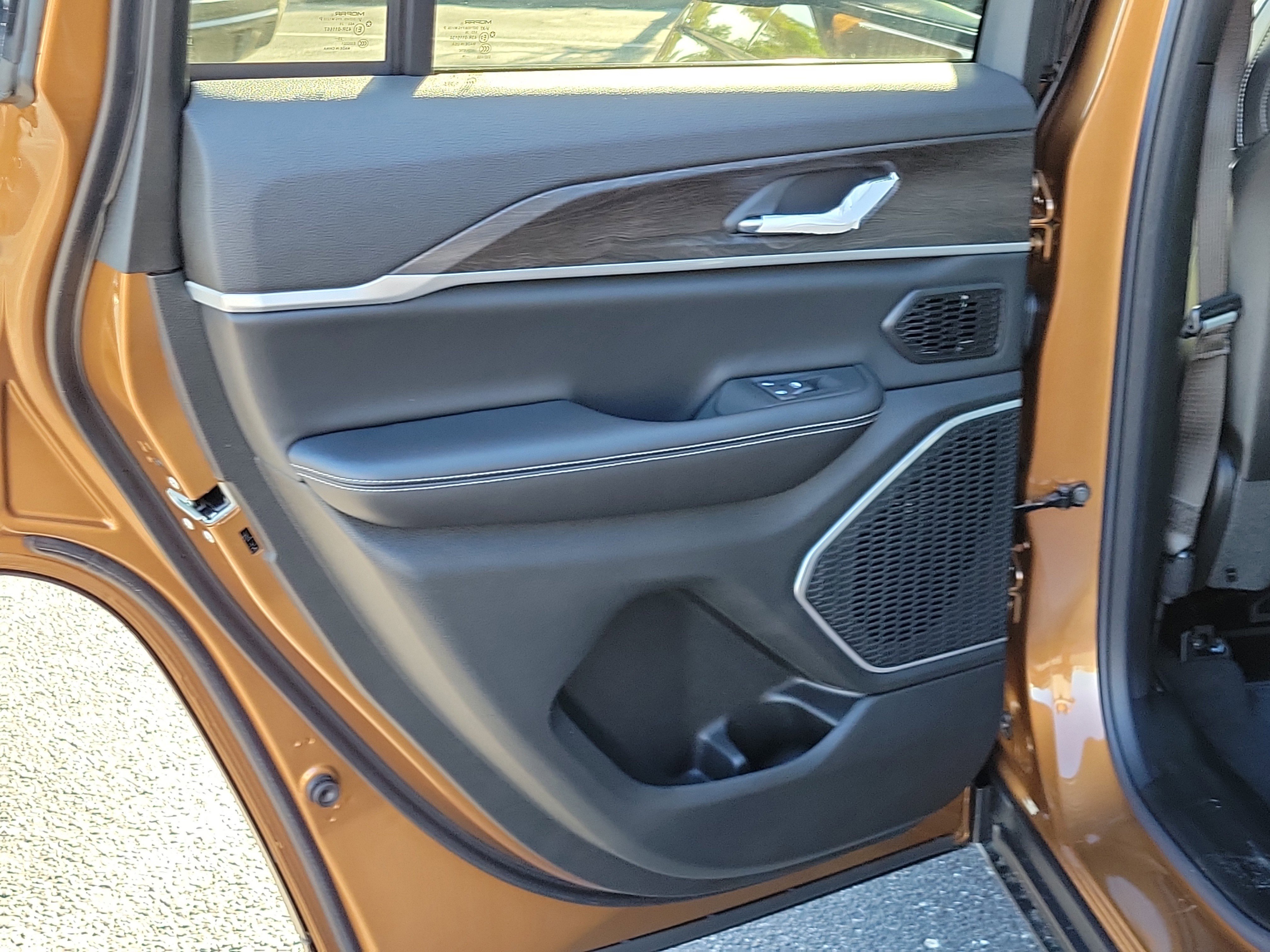 New 2026 Copper Shino Metallic Clear-Coat Exterior Paint Jeep Limited image 11