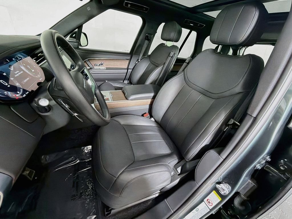Used 2025 Belgravia Green Metallic Land Rover SE image 22