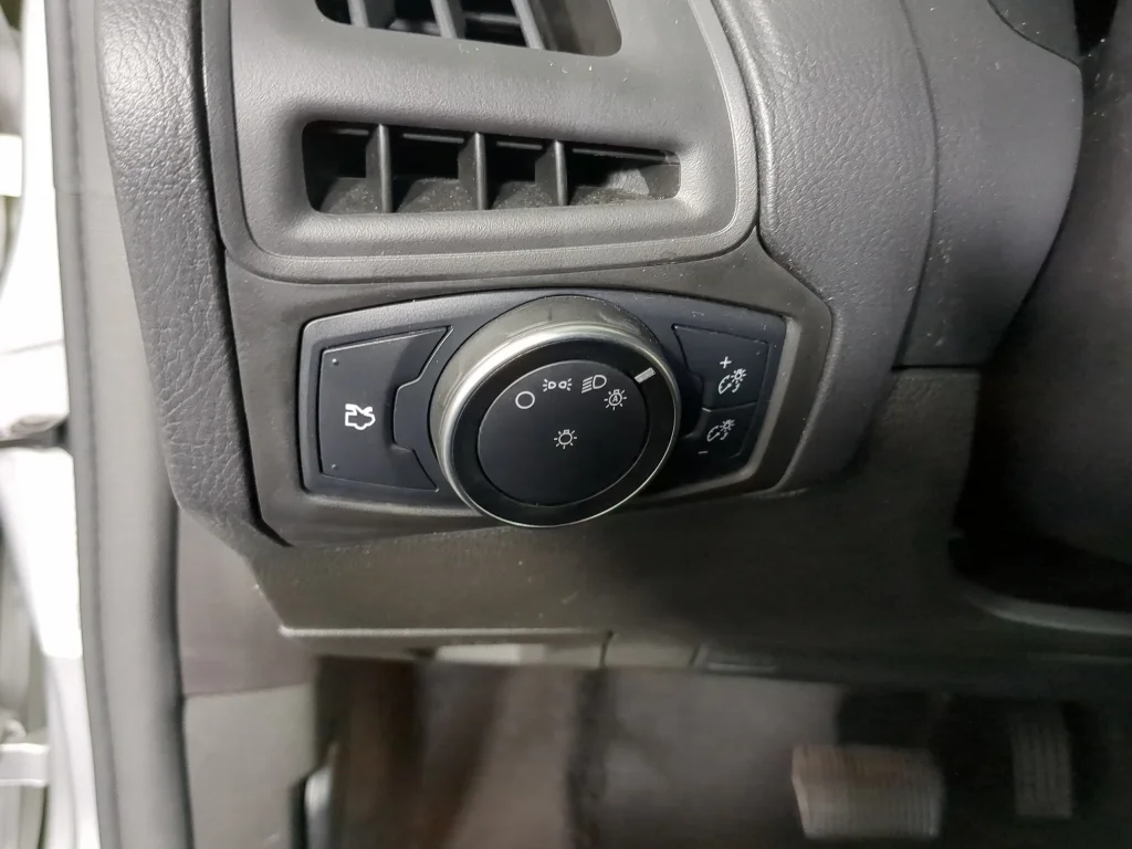 Used 2016 Gray Ford SE image 25