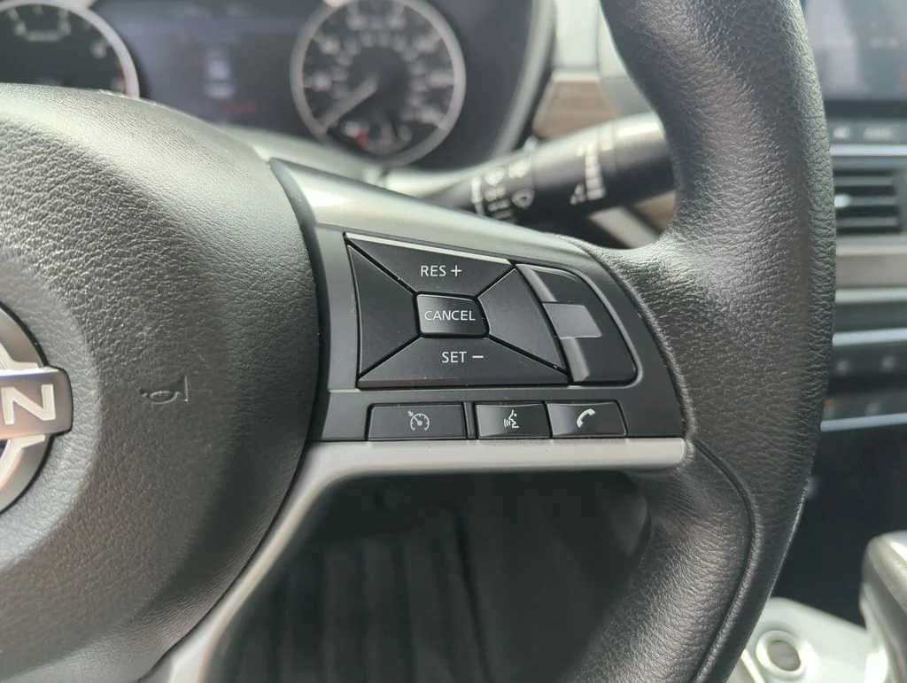 Used 2024 White Nissan 2.5 SV image 22