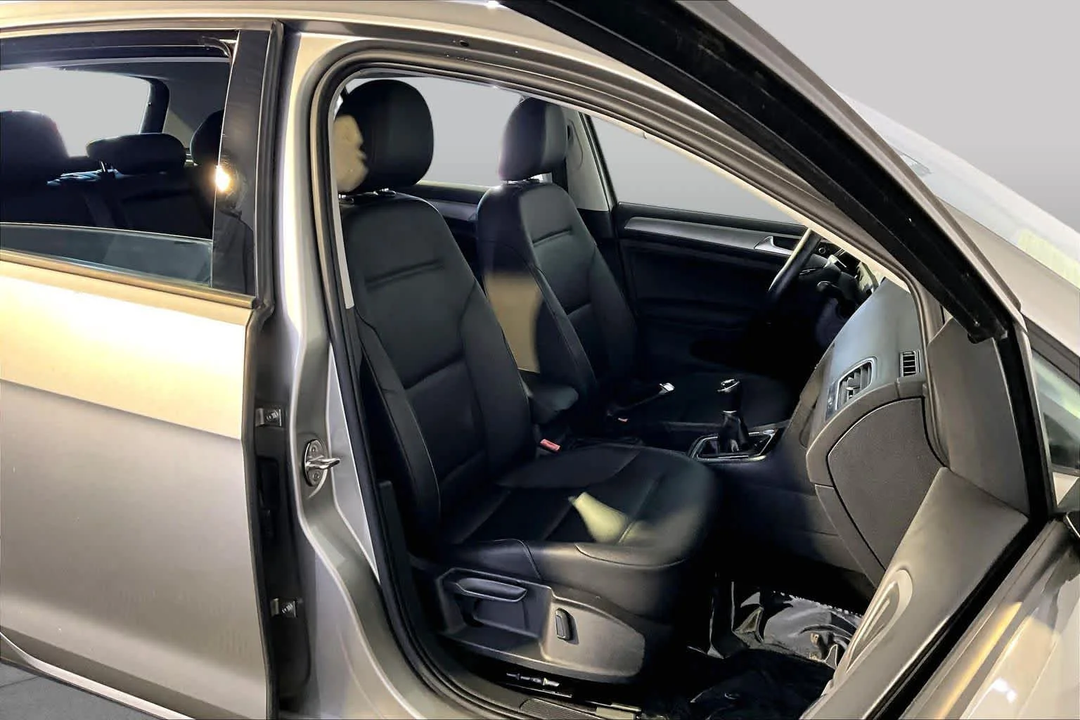 Pre-Owned 2017 Volkswagen Golf Wolfsburg Edition