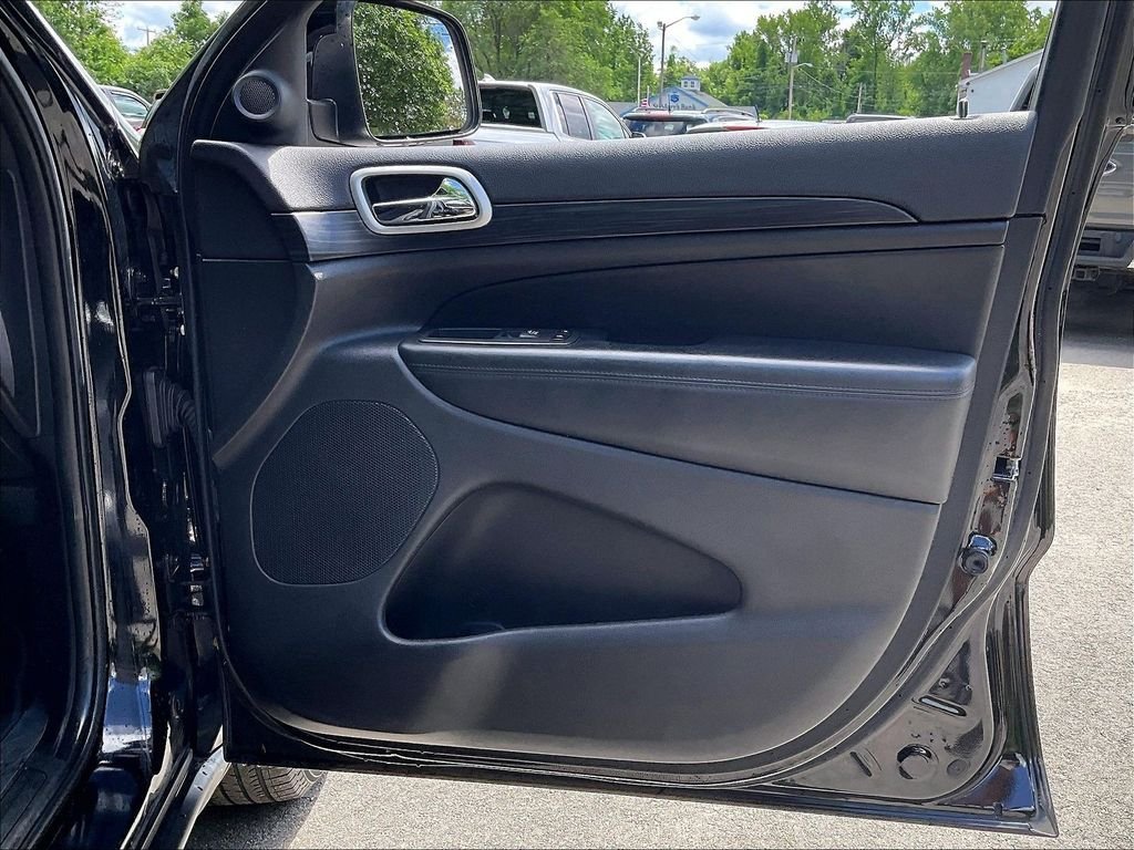 Used 2020 Black Jeep Laredo E image 26