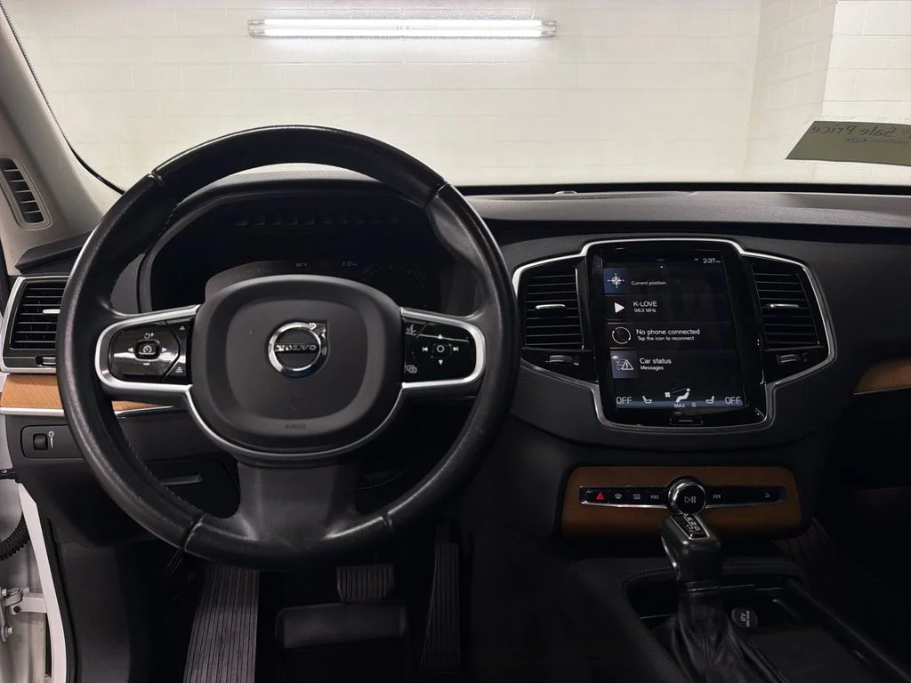 Certified Used 2022 White Volvo T6 Momentum image 8