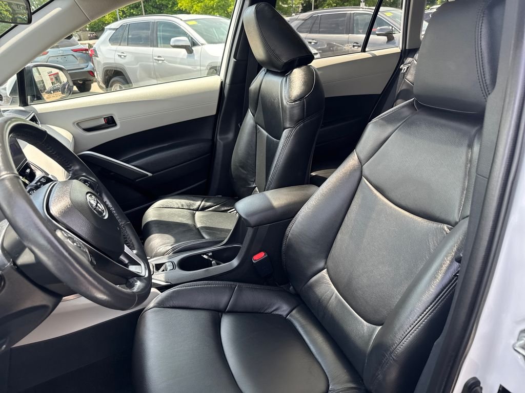Used 2023 Off-white Toyota LE image 15