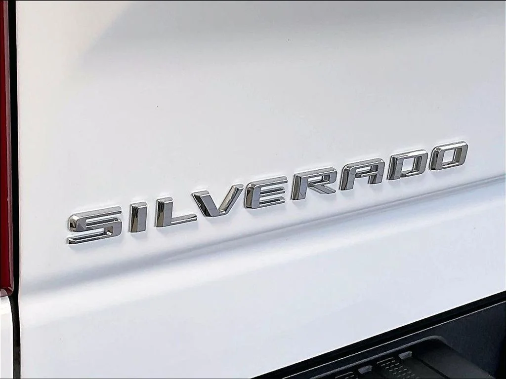 Used 2024 White Chevrolet LT image 27