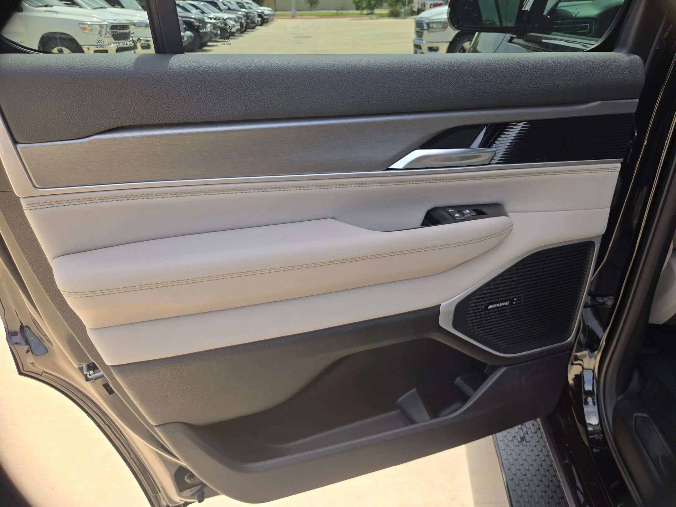 New 2026 High Gloss Black Exterior Paint Jeep  image 14