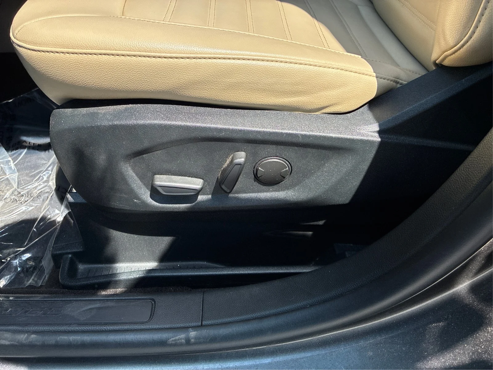 Used 2020 Gray Ford SEL image 17