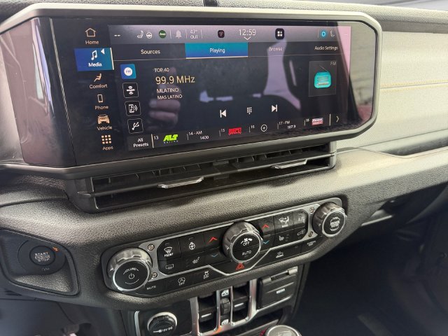 Used 2024 Green Jeep Sport S image 21