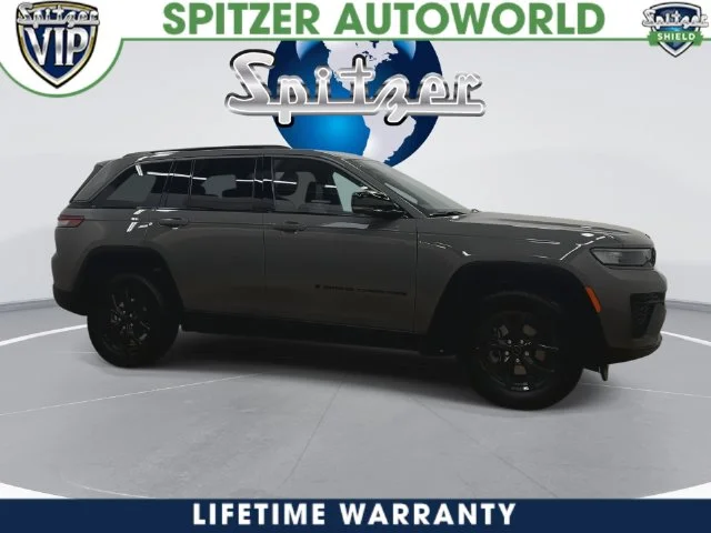 New 2027 Sting-Gray Clear-Coat Paint Jeep Laredo Altitude image 3