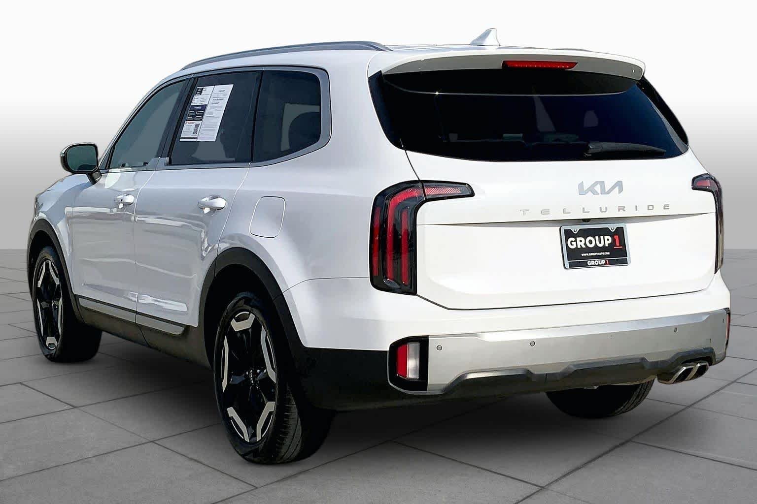 Used 2024 Glacial White Pearl Kia EX image 11