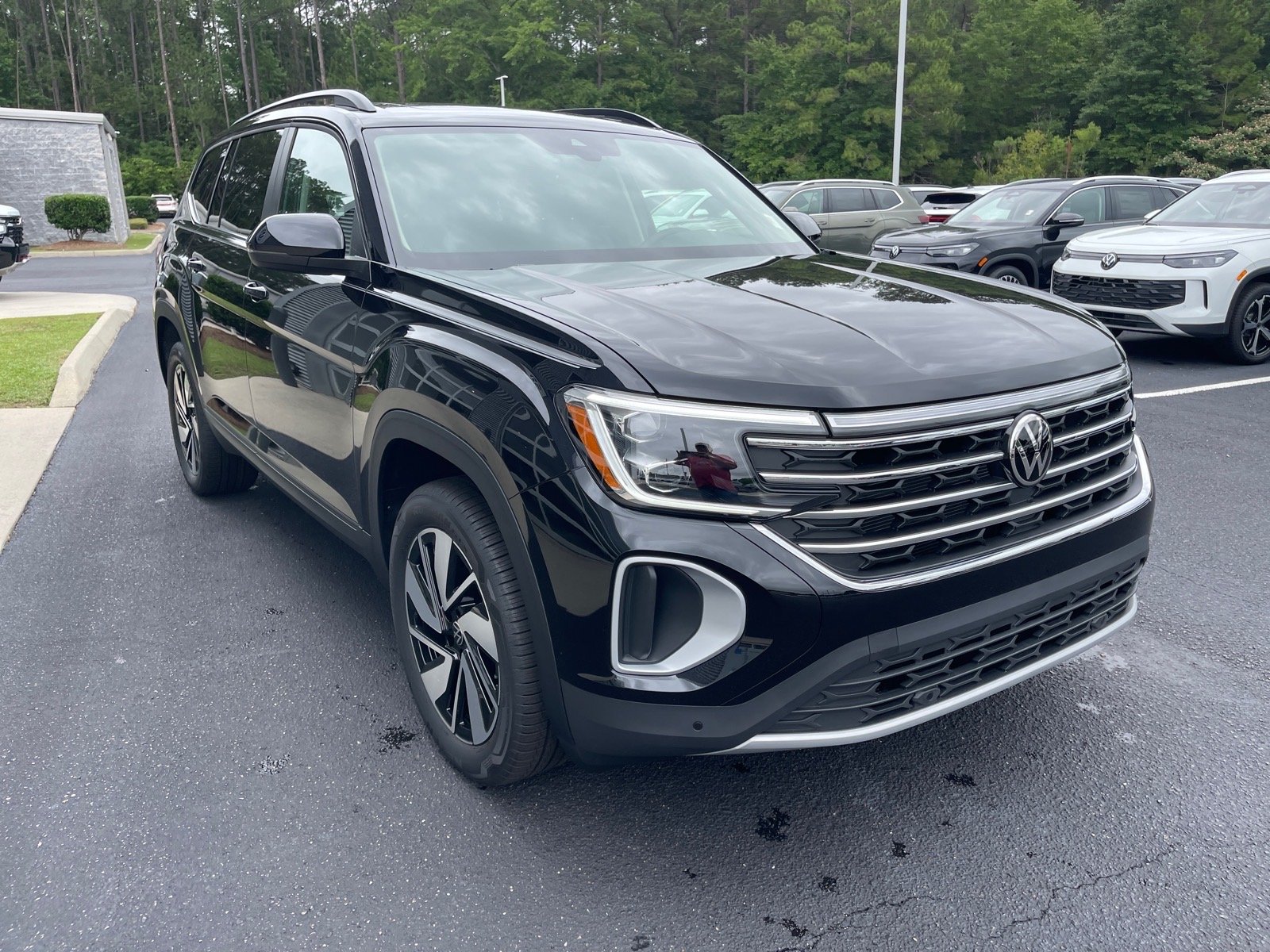 New 2026 Deep Black Pearl Volkswagen SE image 3