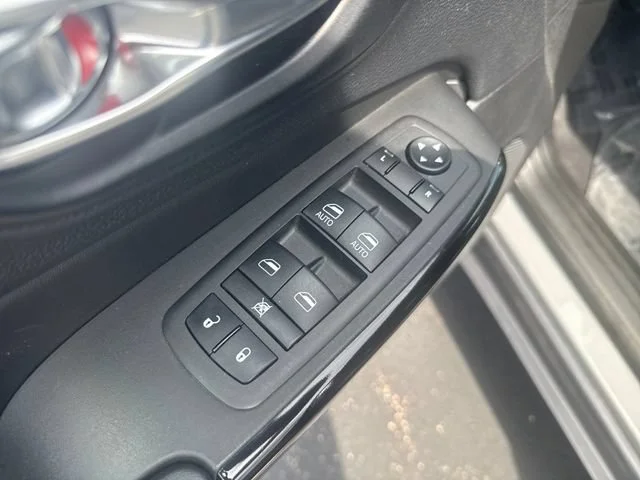 Used 2023 Gray Jeep Altitude Lux 4x4 image 13