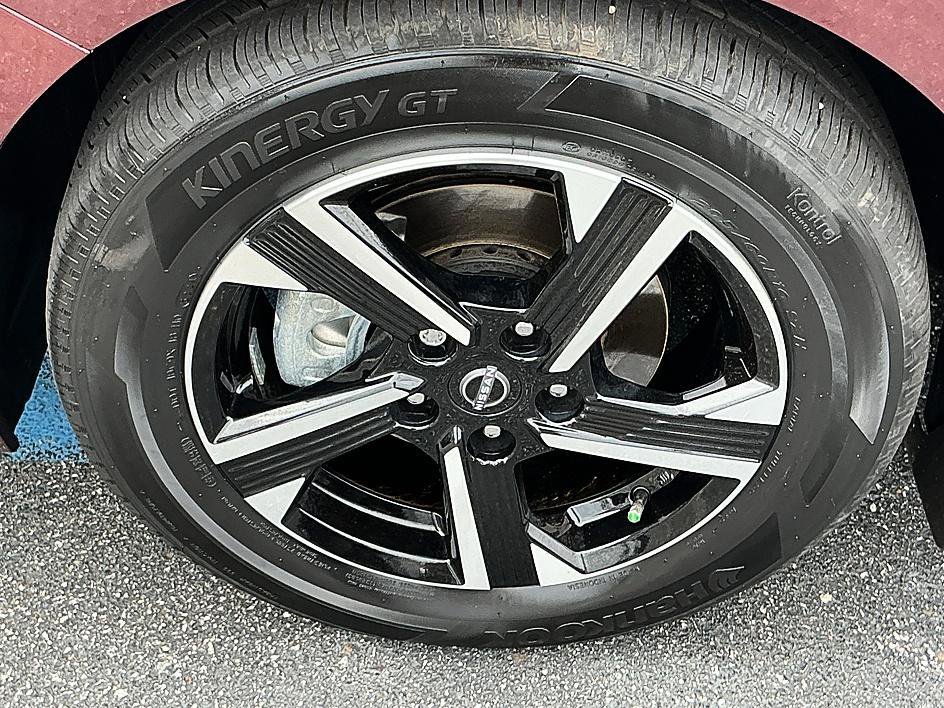 Used 2025 Rosewood Metallic Nissan SV image 7