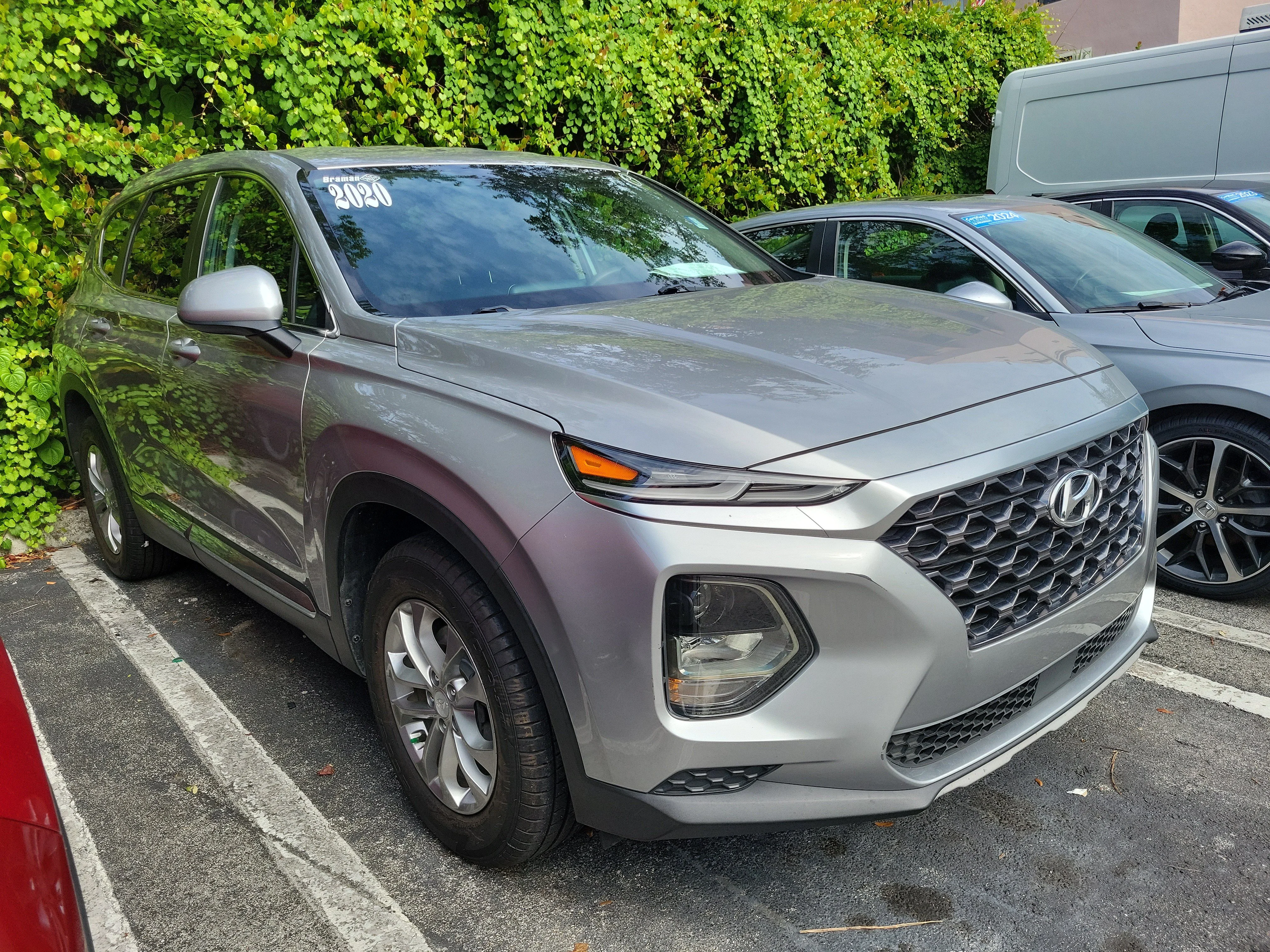 Used 2020 Shimmering Silver Pearl HYUNDAI SE image 2
