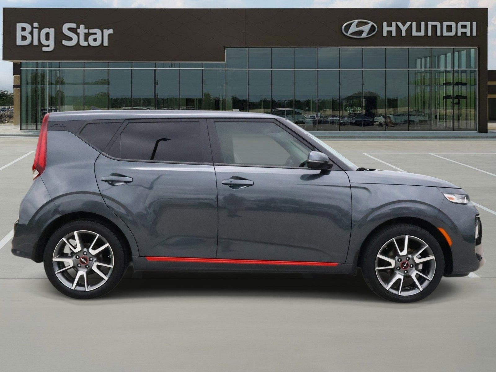 Used 2022 Gravity Gray Kia GT-Line image 5