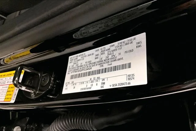 Used 2023 Agate Black Metallic Ford Lariat image 40