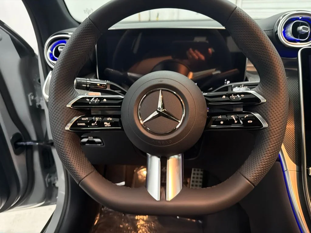 New 2027 White Mercedes-Benz GLC 300 image 15