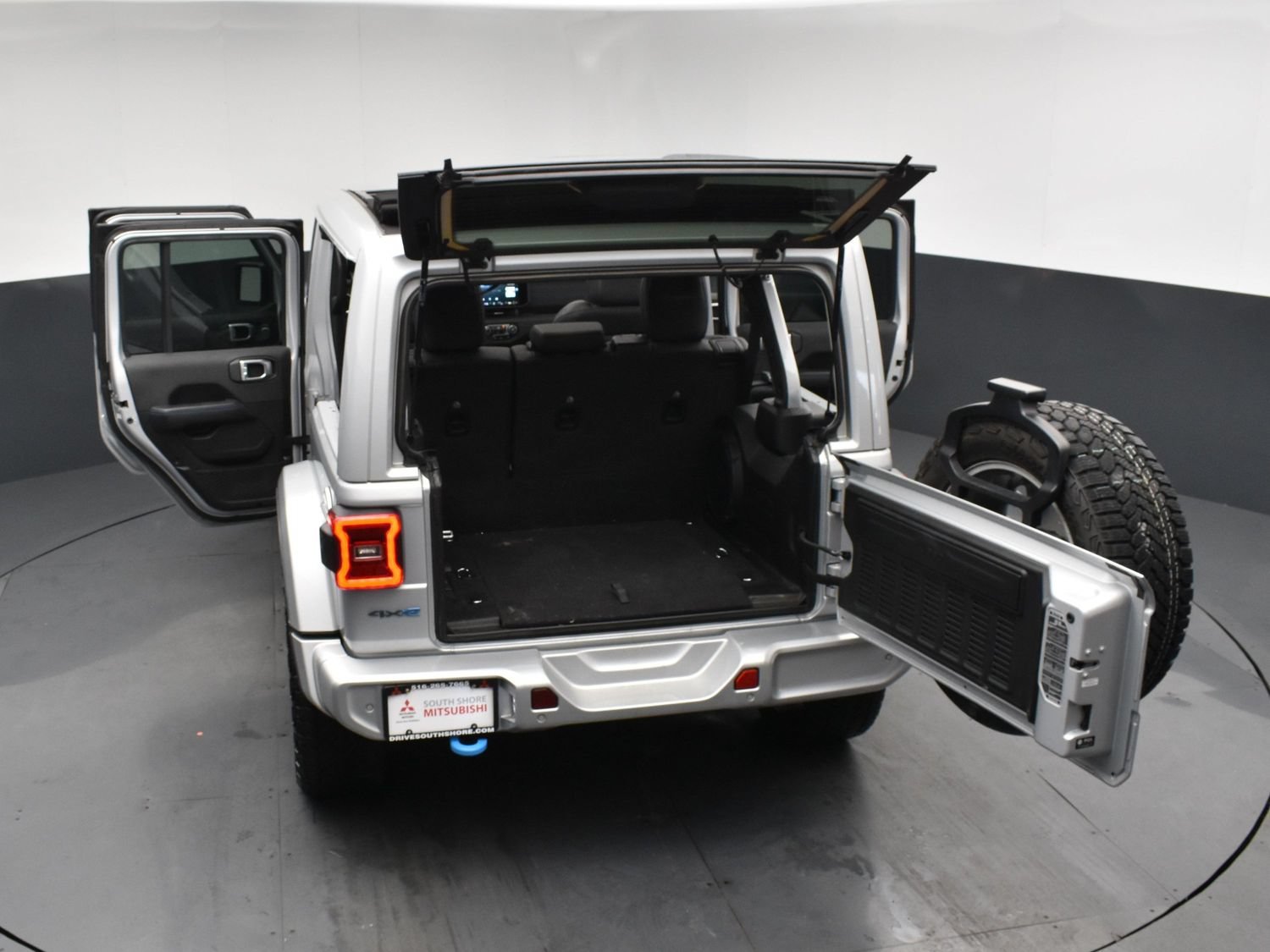 Used 2024 Silver Zynith Clearcoat Jeep High Altitude image 23