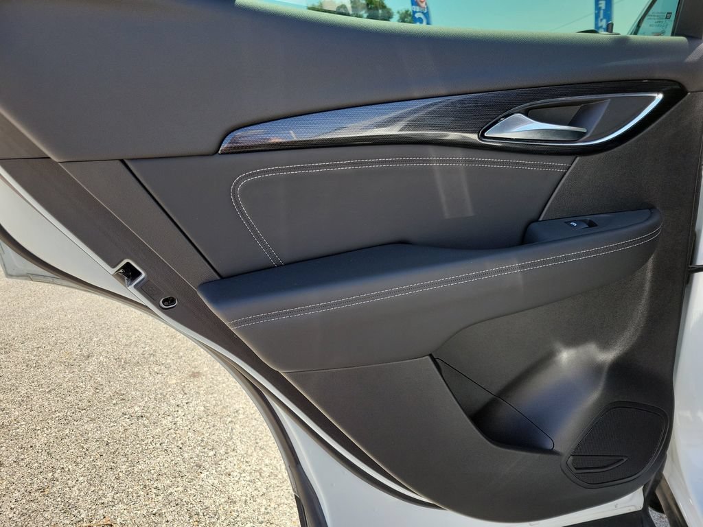 Used 2023 Summit White Buick Essence image 9