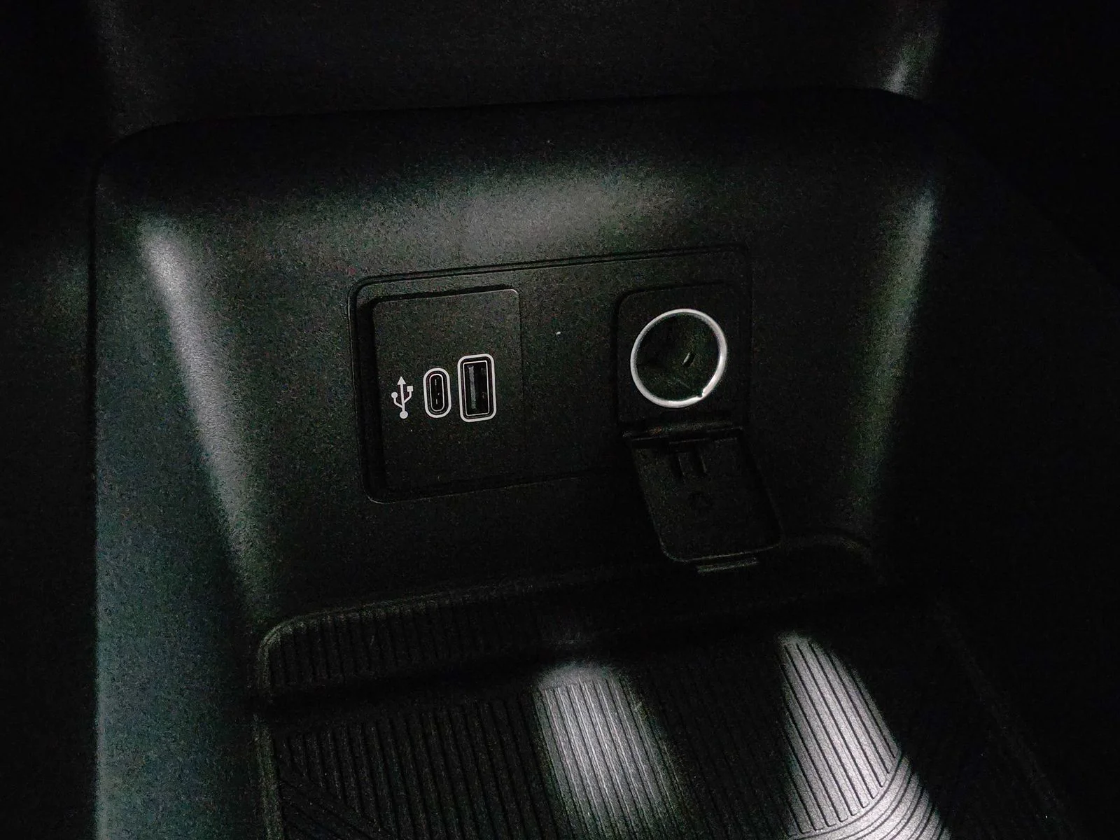New 2026 Agate Black Metallic Ford Active image 30