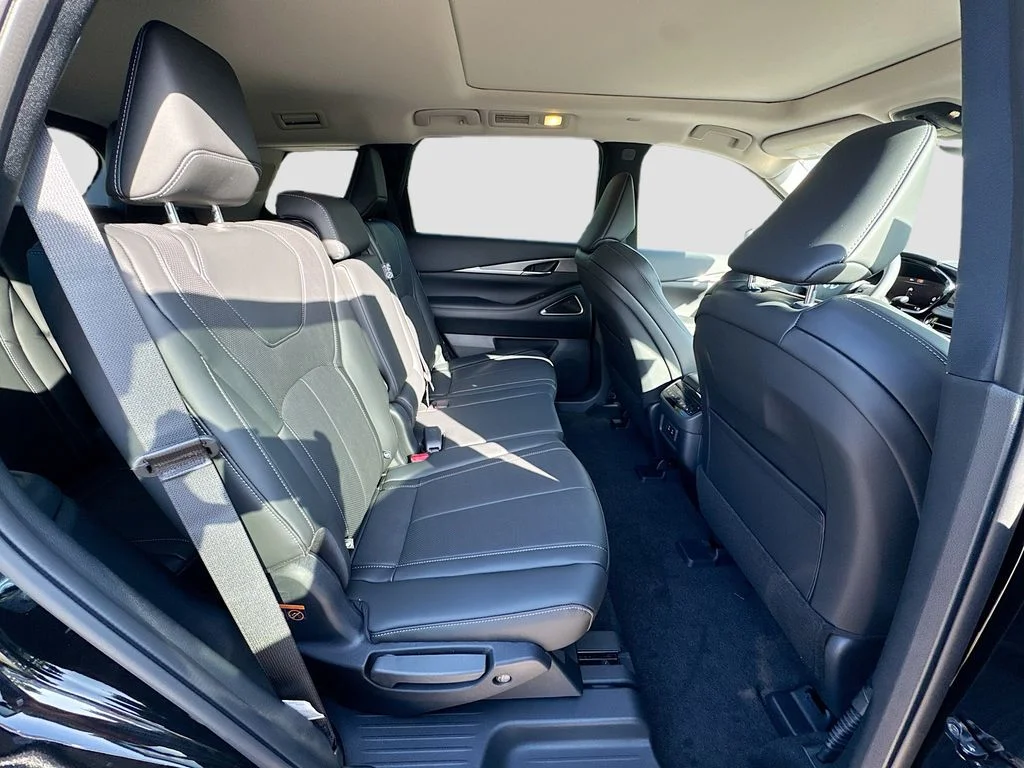 New 2027 MINERAL BLACK INFINITI Luxe FWD image 30