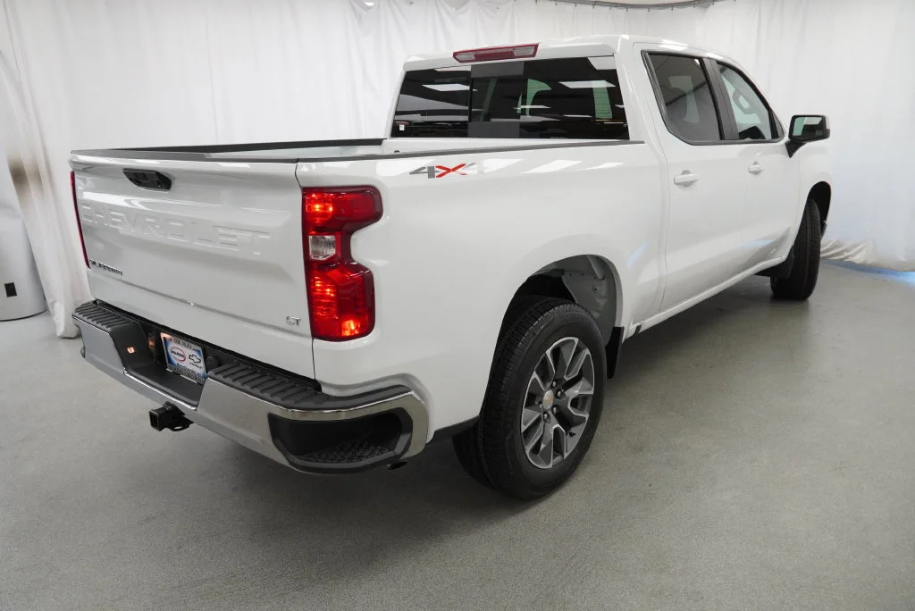 New 2026 Summit White Chevrolet LT image 3