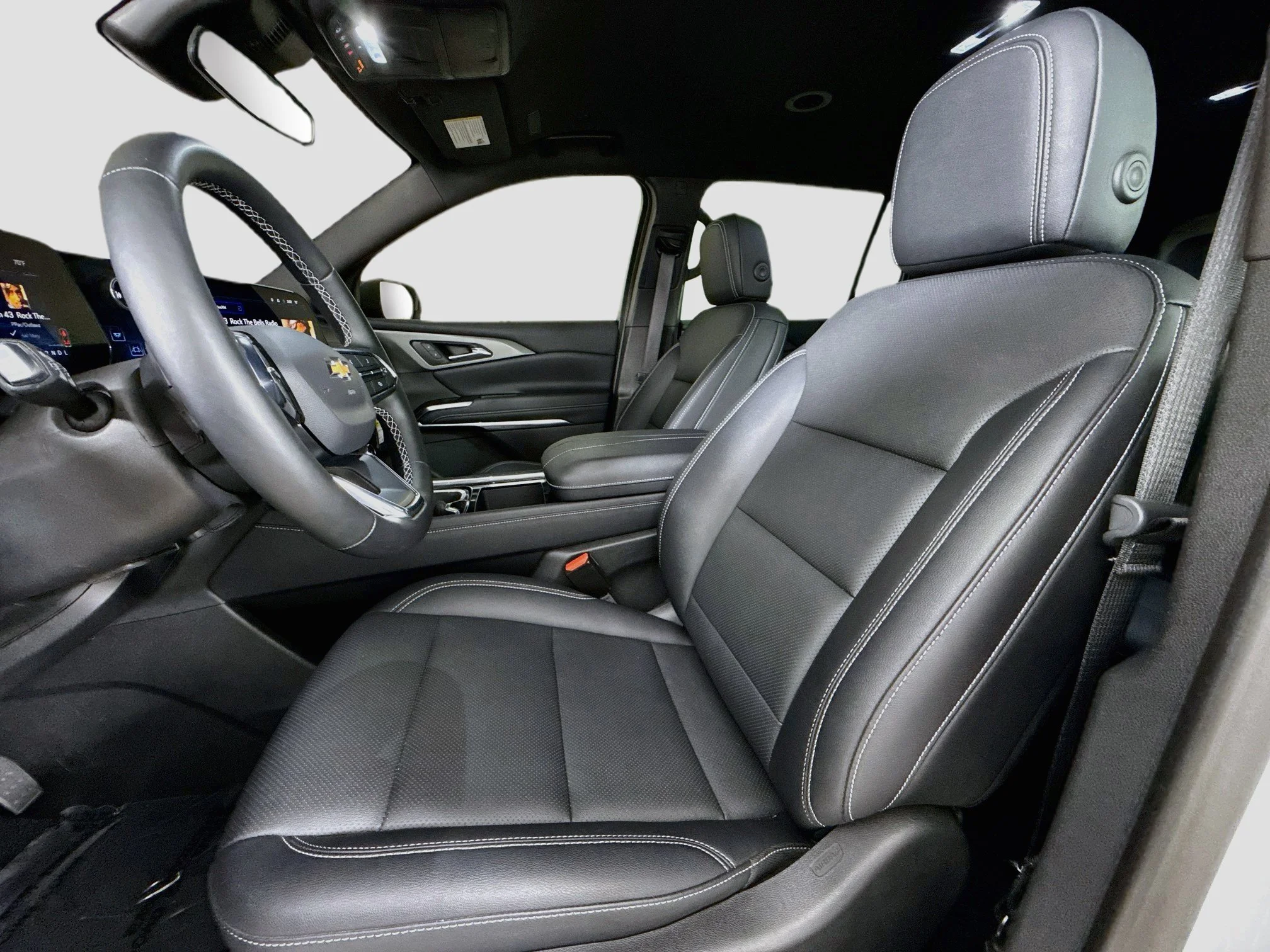 Used 2025 Iridescent Pearl Tricoat Chevrolet LT image 23