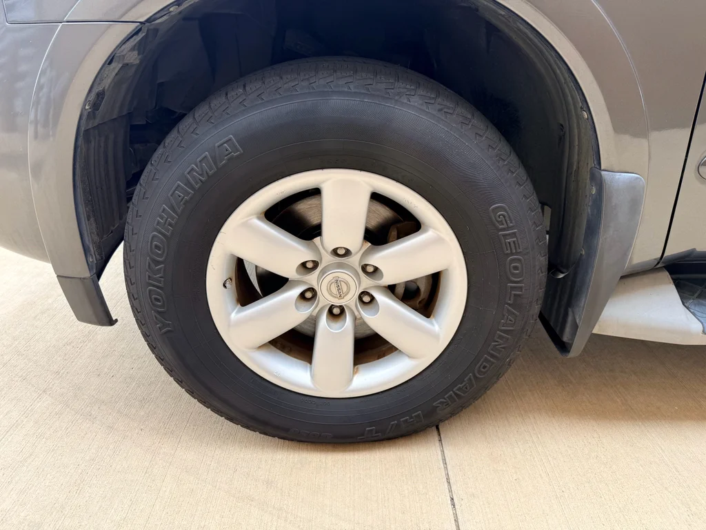 Used 2010 Smoke Nissan SE image 31
