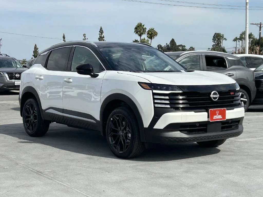 New 2026 Aspen White TriCoat / Super Black Two-tone Nissan SR image 5
