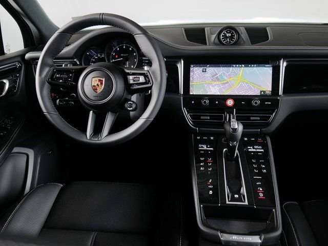 2025 Porsche Macan T - Photo 16