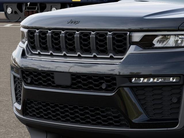 New 2026 Diamond Black Crystal Pearlcoat Jeep Limited image 7