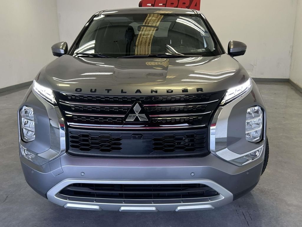 Used 2023 Gray Mitsubishi SE Special Edition image 8