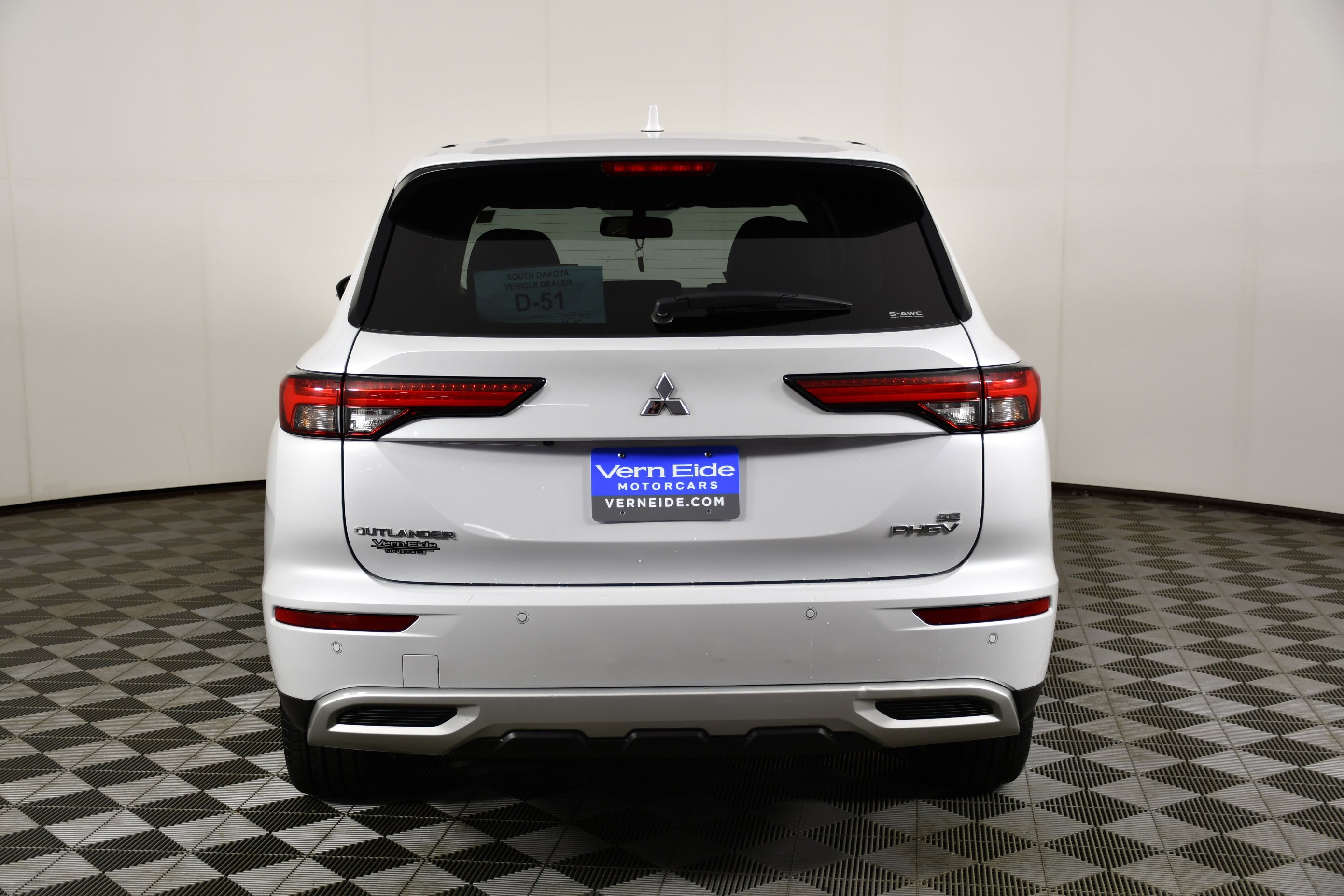 Certified Used 2024 White Diamond Mitsubishi SE image 5